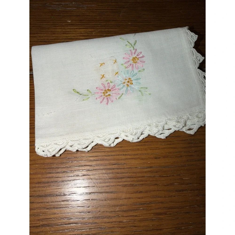Vintage Dainty Embroidery Flowers Hankie Emb‎ Floral Handkerchief Hanky